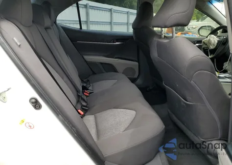 2018 Toyota Camry L z USA, uszkodzony, nr VIN JTNB11HK5J3048283